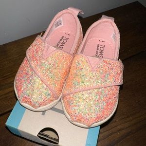 Tom’s size 4 toddler glitter shoes
